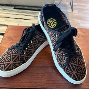 Antonio melani Larson lace up logo knit women’s sneakers